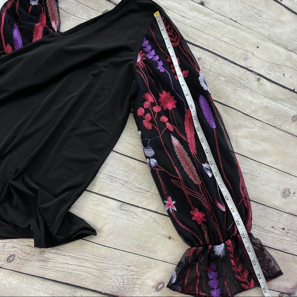 Susan Graver black sheer embroidered sleeve v-neck side slit blouse top size M - Picture 13 of 15